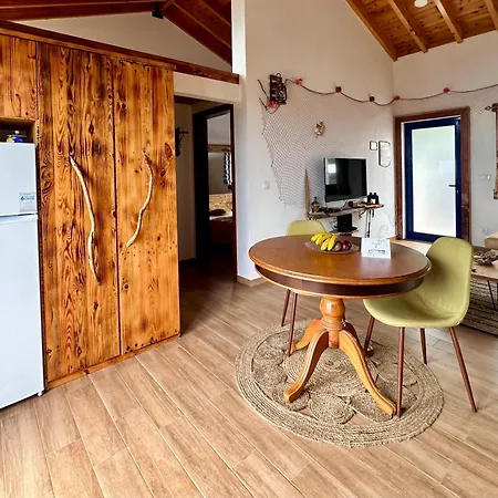 Tatil Evi Flora E Fauna House Biscoitos (Terceira)