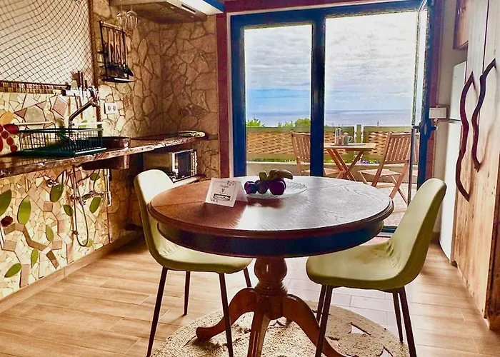 Flora E Fauna House Biscoitos (Terceira)