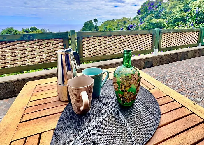 Flora E Fauna House * Biscoitos (Terceira)